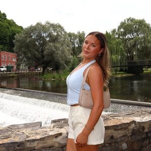 Meet your Posher, Olivia